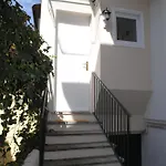 Center Town Apartment *