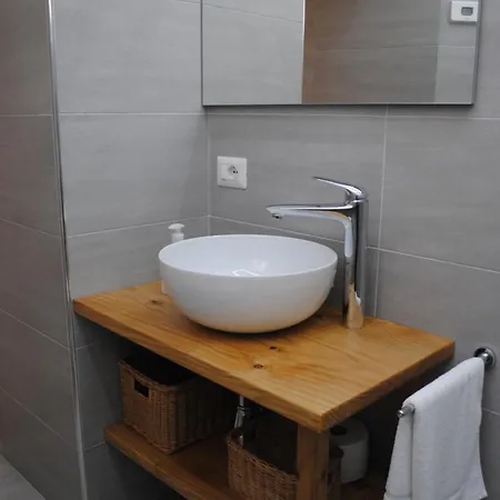 Center Town Apartment *