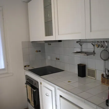 Center Town Apartment *